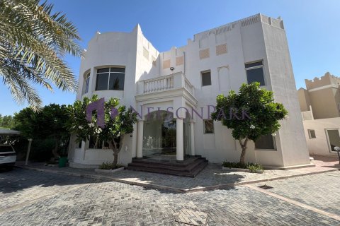 Villa de 4 chambres à Doha, Qatar No. 58528