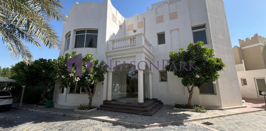 Villa de 4 dormitorios en Doha, Qatar No. 58528
