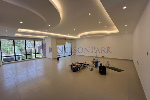 6 bedrooms Villa in Doha, Qatar No. 58541