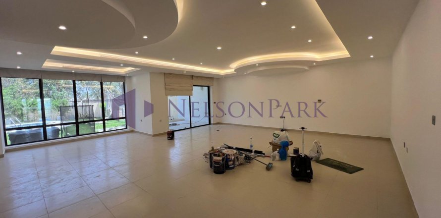 Villa de 6 dormitorios en Doha, Qatar No. 58541