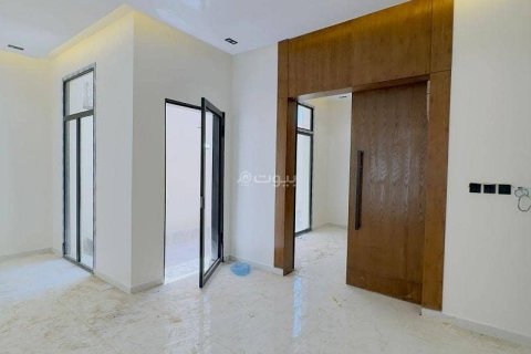 5 bedrooms Villa in Riyadh, Saudi Arabia No. 99536 9