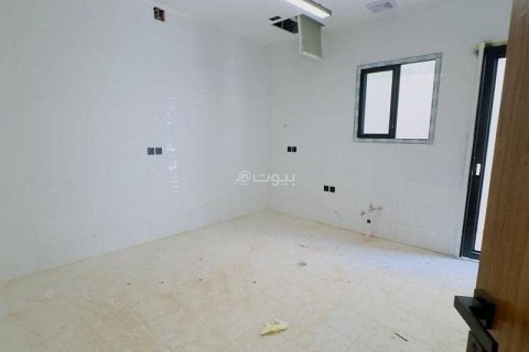 5 bedrooms Villa in Riyadh, Saudi Arabia No. 99536 11