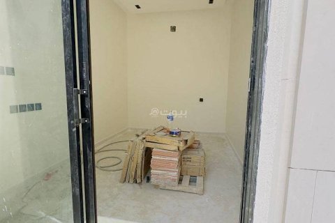 5 bedrooms Villa in Riyadh, Saudi Arabia No. 99536 4