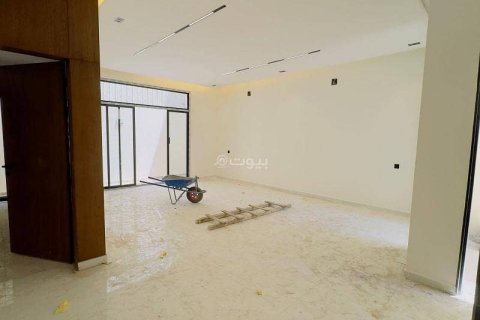 5 bedrooms Villa in Riyadh, Saudi Arabia No. 99536 8