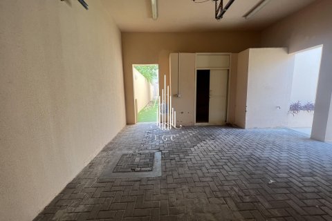 5 bedrooms Villa in Khalifa City, UAE No. 37652 12