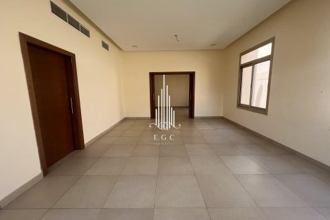 5 bedrooms Villa in Khalifa City, UAE No. 37652 10