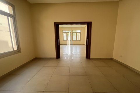 5 bedrooms Villa in Khalifa City, UAE No. 37652 6
