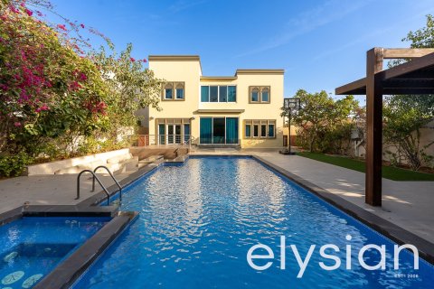 Villa de 4 dormitorios en Regional, UAE No. 64690