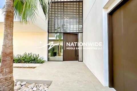 4 bedrooms Villa in Abu Dhabi, UAE No. 73198