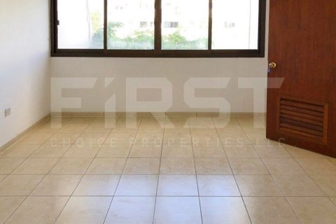 Villa de 4 dormitorios en Abu Dhabi, UAE No. 13413 9