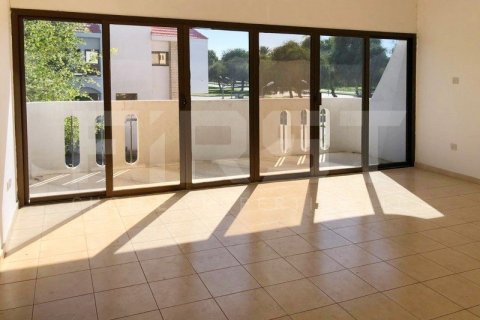 Villa de 4 dormitorios en Abu Dhabi, UAE No. 13413 6