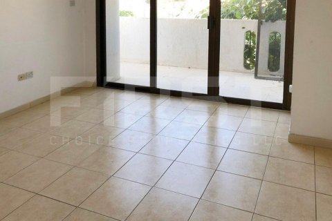 Villa de 4 dormitorios en Abu Dhabi, UAE No. 13413 8