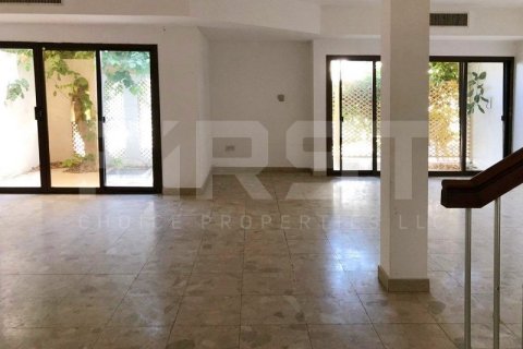 Villa de 4 dormitorios en Abu Dhabi, UAE No. 13413 3
