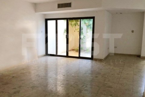 Villa de 4 dormitorios en Abu Dhabi, UAE No. 13413 5