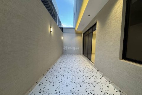 4 bedrooms Villa in Riyadh, Saudi Arabia No. 62771 9