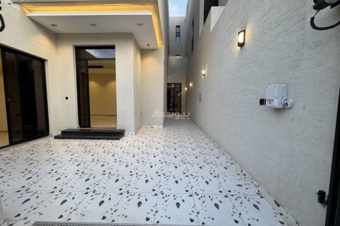 4 bedrooms Villa in Riyadh, Saudi Arabia No. 62771 12