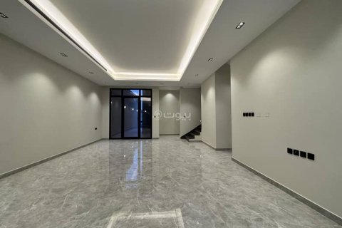 4 bedrooms Villa in Riyadh, Saudi Arabia No. 62771 10