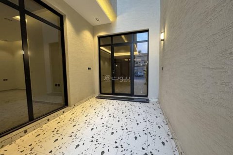 4 bedrooms Villa in Riyadh, Saudi Arabia No. 62771 3