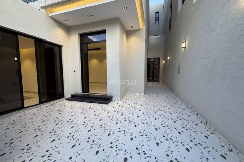 4 bedrooms Villa in Riyadh, Saudi Arabia No. 62771 14