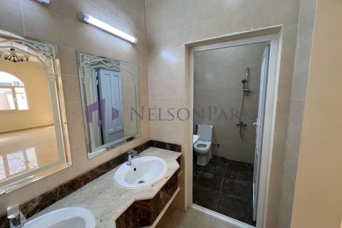 Villa de 6 dormitorios en Doha, Qatar No. 60968 5