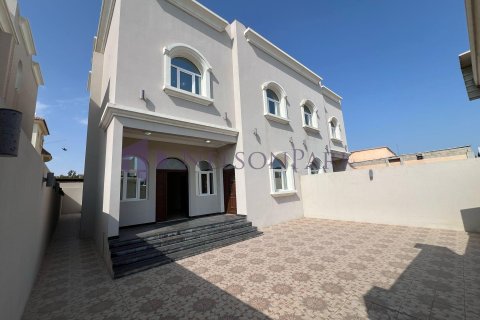 6 bedrooms Villa in Doha, Qatar No. 60968