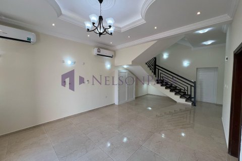 Villa de 6 dormitorios en Doha, Qatar No. 60968 3