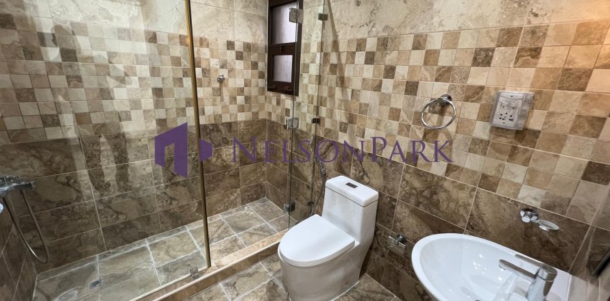 8 bedrooms Villa in Al Daayen, Qatar No. 58484
