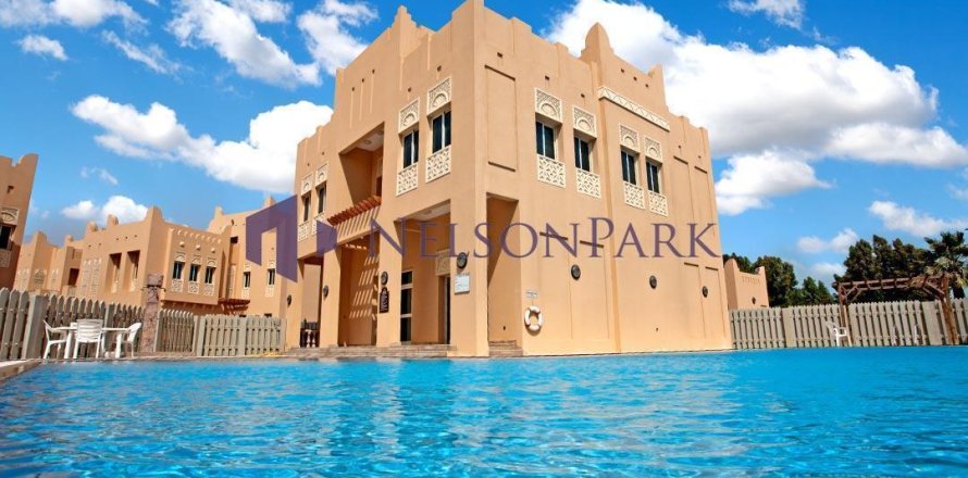 Villa de 4 dormitorios en Doha, Qatar No. 58485