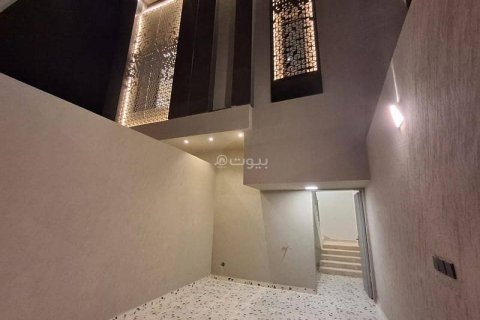 5 bedrooms Apartment in Riyadh, Saudi Arabia No. 60449