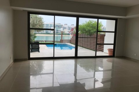 4 bedrooms Villa in Amwaj Islands, Bahrain No. 99390 3