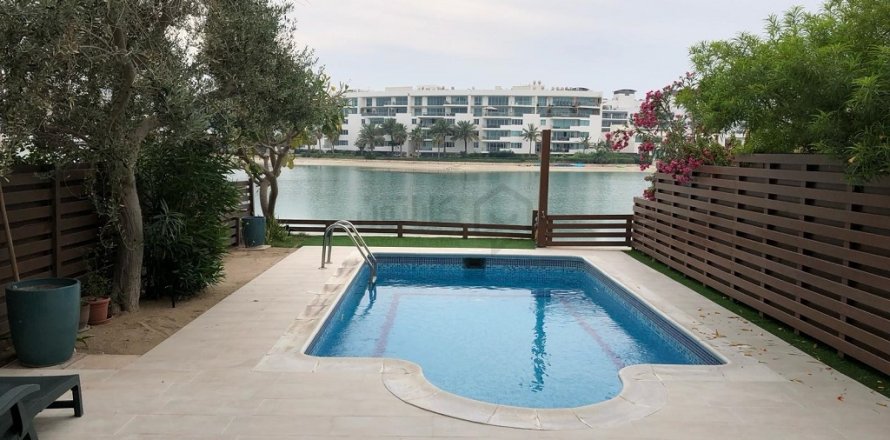 4 bedrooms Villa in Amwaj Islands, Bahrain No. 99390