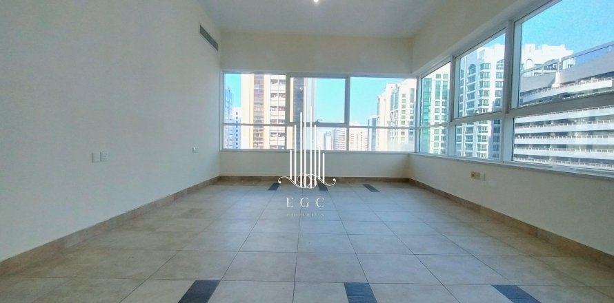 3 غرف نوم شقة في Hamdan Street, الإمارات العربية المتحدة رقم 70757