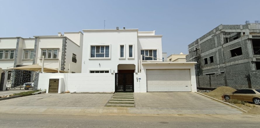 Villa de 6 dormitorios en Al Ansab, Oman No. 54472