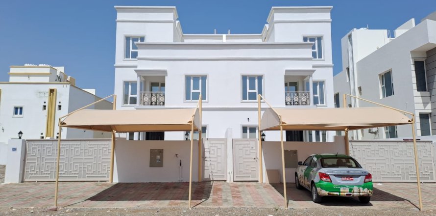 8 bedrooms Villa in Muscat, Oman No. 54606