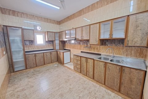 8 bedrooms Villa in Muscat, Oman No. 54606 3