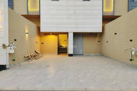 3 bedrooms Apartment in Riyadh, Saudi Arabia No. 60510