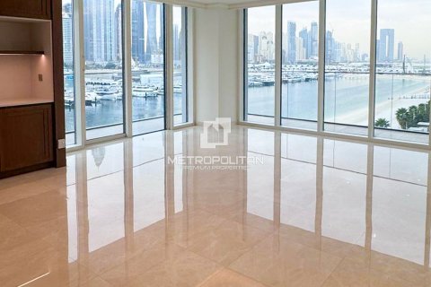 Apartment de 3 dormitorios en EMAAR Beachfront, UAE No. 39940 8