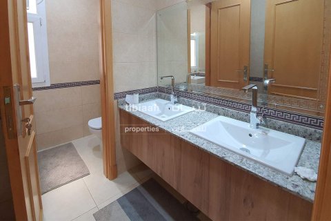 4 bedrooms Villa in Muscat, Oman No. 54019 15
