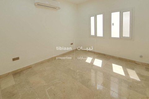 4 bedrooms Villa in Muscat, Oman No. 54019 14