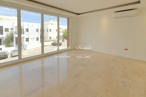 4 bedrooms Villa in Muscat, Oman No. 54019 11