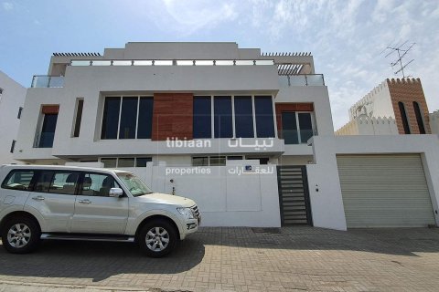 4 bedrooms Villa in Muscat, Oman No. 54019