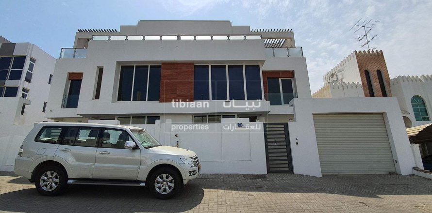4 bedrooms Villa in Muscat, Oman No. 54019