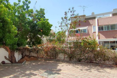 400m² Villa in Muscat, Oman No. 54017 3