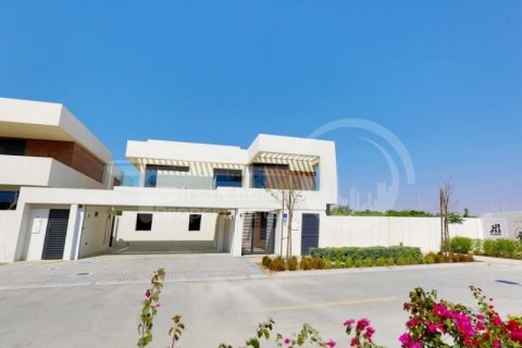 5 bedrooms Villa on the Yas Island, UAE No. 12137 3