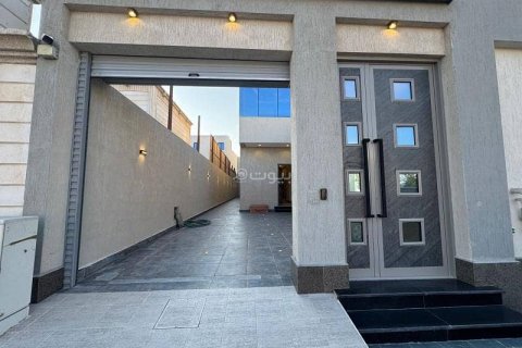 6 bedrooms Villa in Khobar, Saudi Arabia No. 60197 3