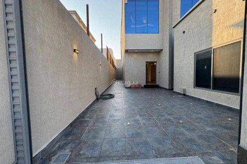 6 bedrooms Villa in Khobar, Saudi Arabia No. 60197 4