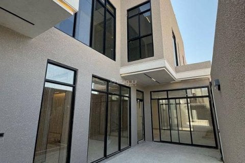 Villa de 6 dormitorios en Riyadh, Saudi Arabia No. 60194 9