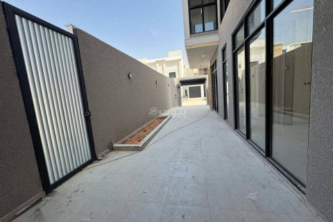 Villa de 6 dormitorios en Riyadh, Saudi Arabia No. 60194 10
