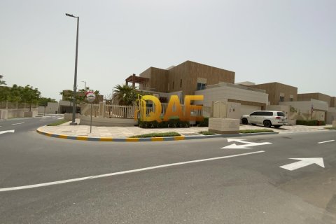 6 bedrooms Villa in The Marina, UAE No. 3740