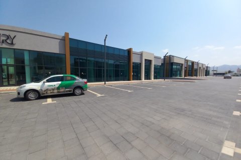 50m² Commercial property in Muscat, Oman No. 54611 3